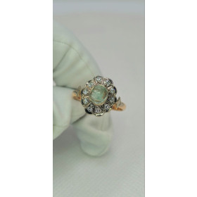 Каблучка із червоного та білого золота з діамантами та смарагдом